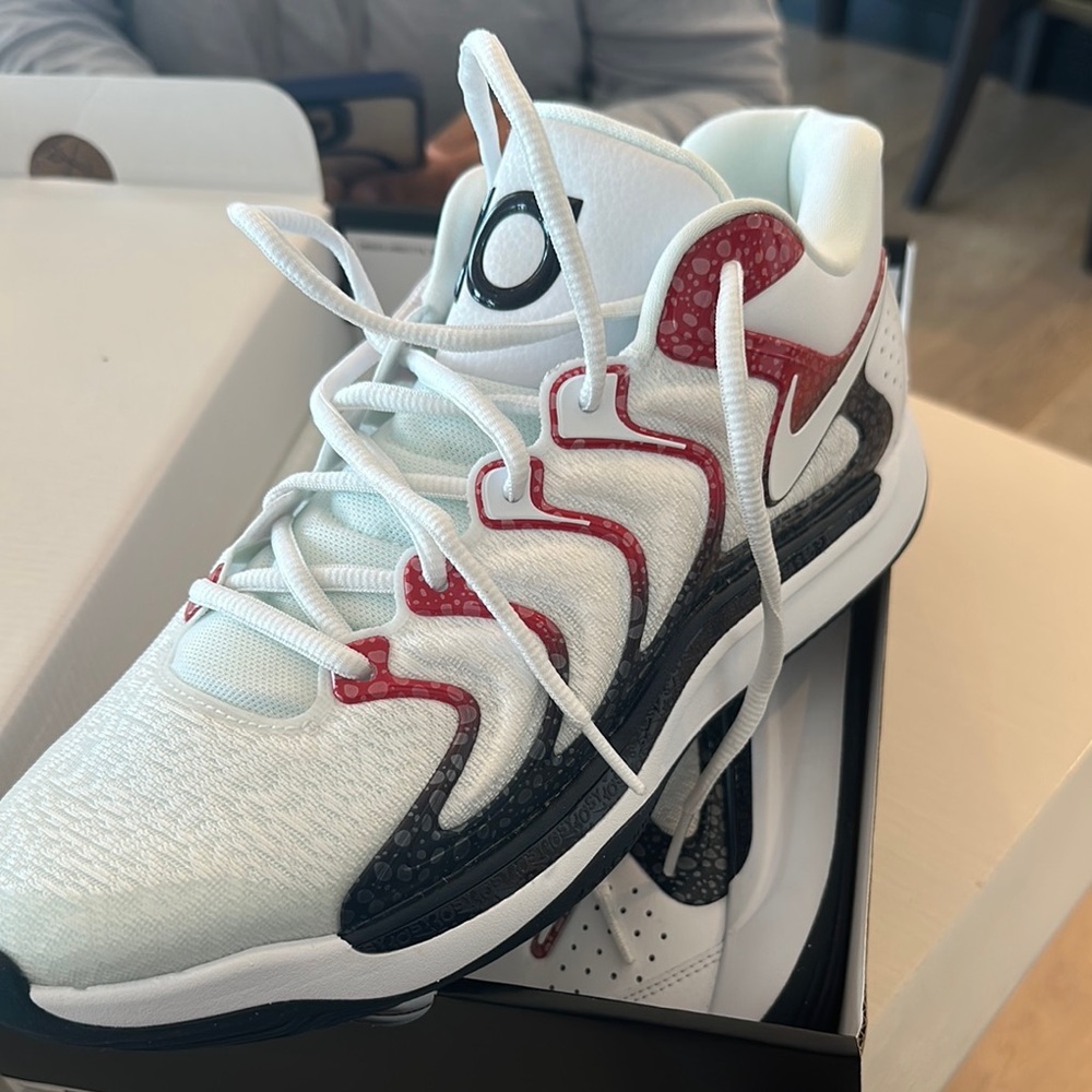 Kevin Durant Nike White and Red Basketball Shoes with Dynamic Design
